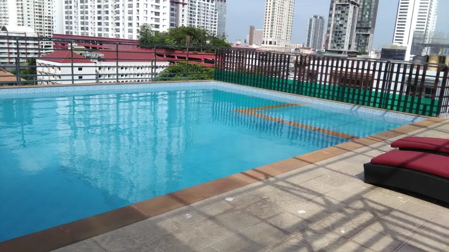 バンコク・旅日記・２日目(６月１４日ホテルのプール)♪