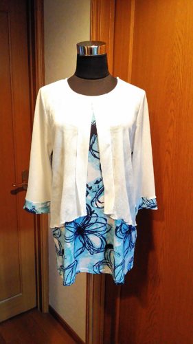 ホワイト×フラワー・カーディガン風チュニック