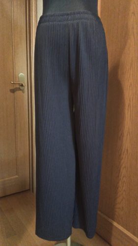 ネイビー×プリーツ・ワイドパンツ