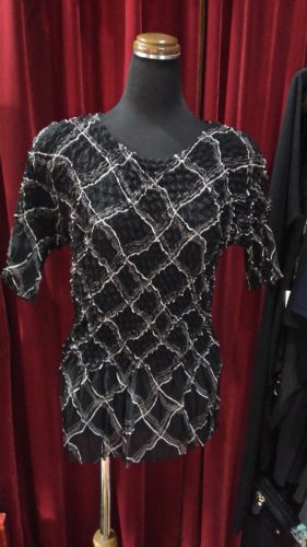 シャーリング・ブラウス入荷しました♪