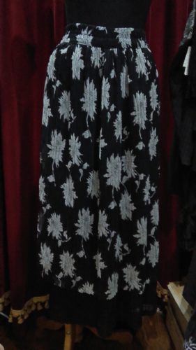 スカート入荷しました♪